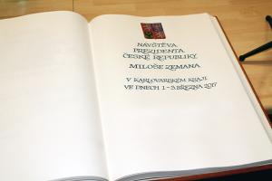 Podpis prezidenta republiky do kroniky kraje