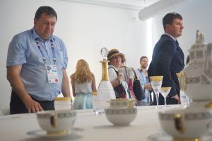                              Krajská expozice - sklo Moser, porcelán Thun a Rudolf Kampf                                 