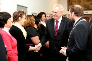 Miloš Zeman se vítá se zastupiteli Horního Slavkova
