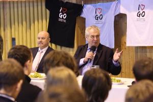 Návštěva Gymnázia Ostrov a beseda se studenty
